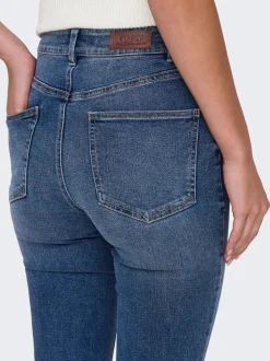 ONLWILLOW Cintura alta Corte slim Vaqueros