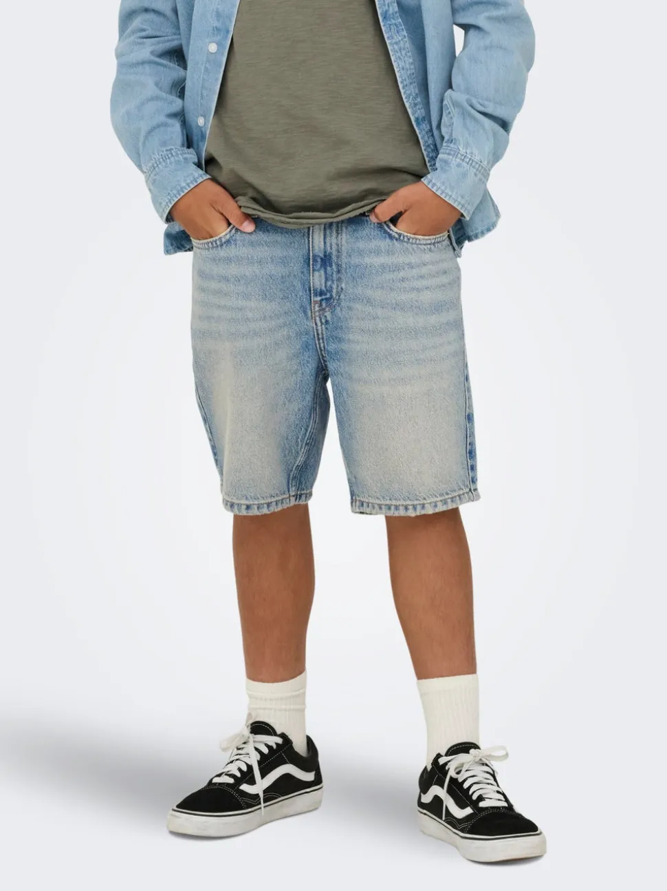 OSJEDGE Talle medio Corte straight Shorts