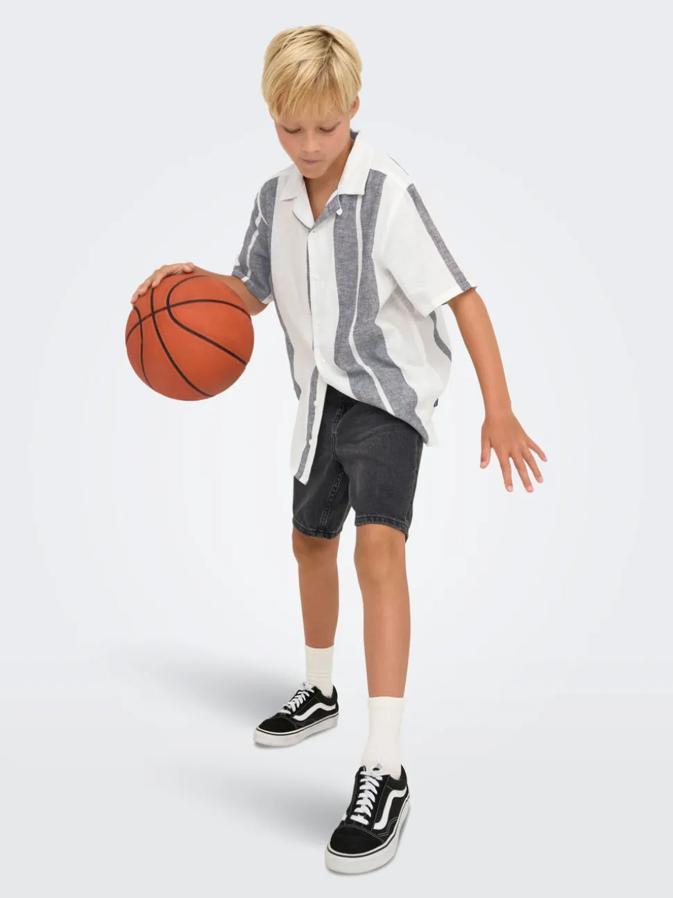 OSJEDGE Talle medio Corte straight Shorts